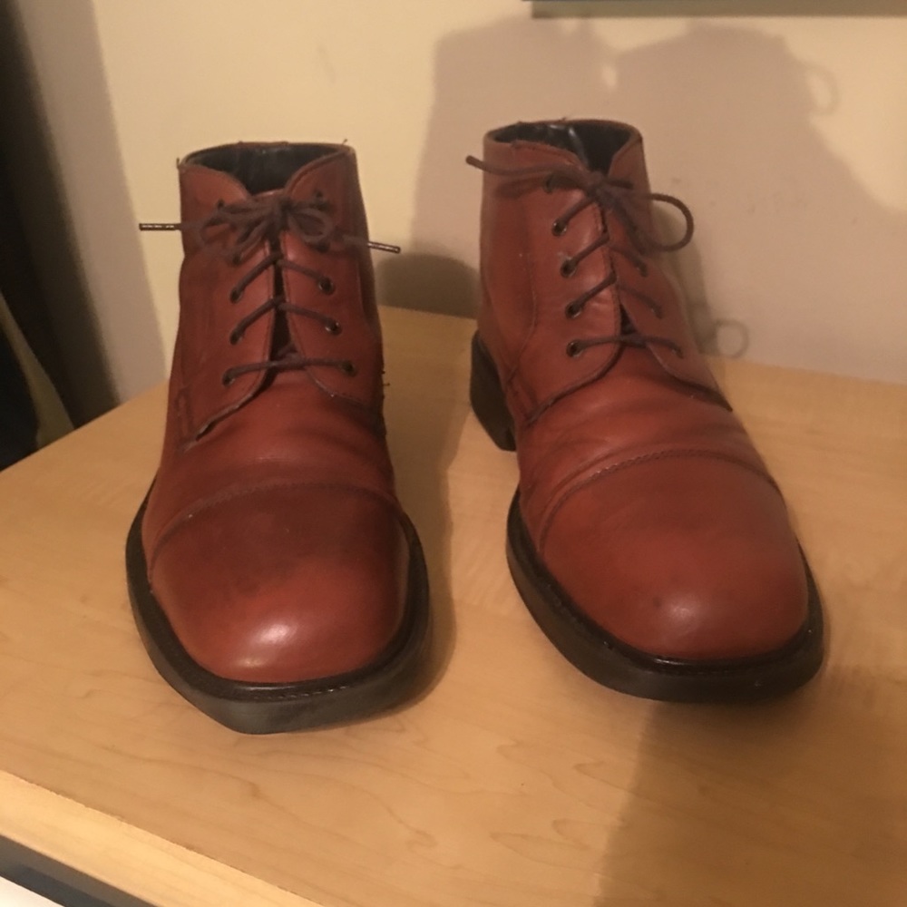 BILL BLASS COMFORT LACE UP BOOTS. ITALY